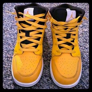 Air Jordan 1 Mid 
“Taxi Yellow” Size 7 men used